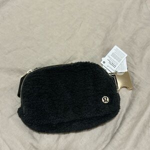 Everywhere Belt Bag *Fleece